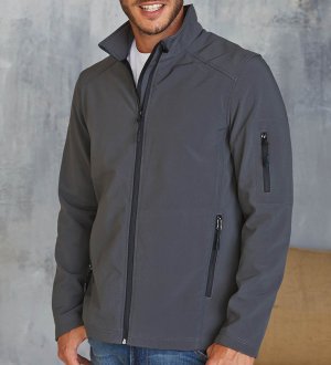 La veste softshell K401 à personnaliser en coloris Titanium Le mannequin homme porte la veste softshell 3 couches personnalisable K401 en coloris Titanium