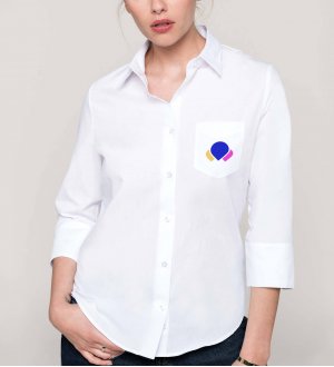 Chemise manches 3/4 femme à personnaliser K558 avec logo portée par une femme