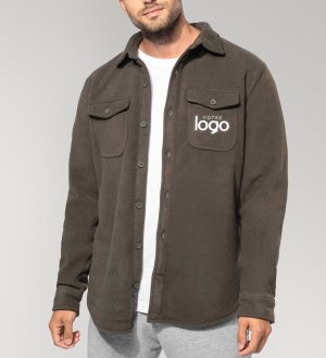 mannequin homme de face portant Surchemise polaire doublée sherpa polaire homme personnalisable mannequin homme de face portant Surchemise polaire doublée sherpa polaire homme personnalisable