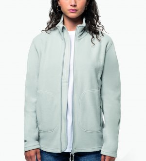 Veste polaire personnalisable K9121 sans logo porté par une femme Veste polaire personnalisable K9121 sans logo porté par une femme