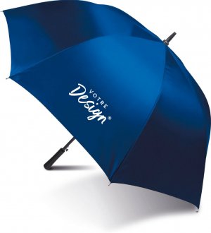 Grand parapluie de golf ouvert Grand parapluie de golf ouvert