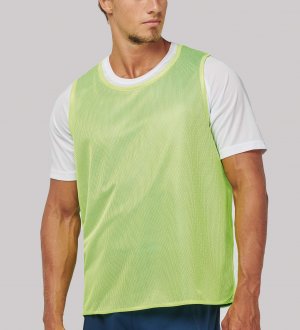 Homme portant le chasuble PA042 sans logo