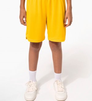 mannequin enfant de face portant le Short de basket-ball enfant personnalisable 