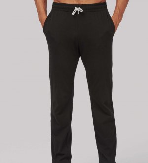 Pantalon de jogging PA186 porté par un homme Pantalon de jogging PA186 porté par un homme