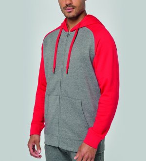 Homme portant le sweat PA380 sans logo Homme portant le sweat PA380 sans logo