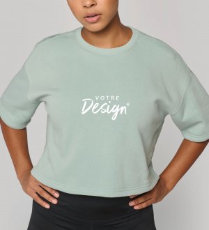 mannequin femme de face portant le Sweat-shirt crop à manches courtes col rond femme personnalisable