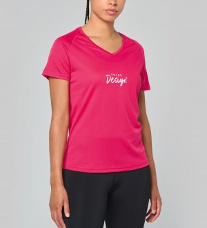 mannequin femme de face portant le T-shirt de sport manches courtes col v femme mannequin femme de face portant le T-shirt de sport manches courtes col v femme