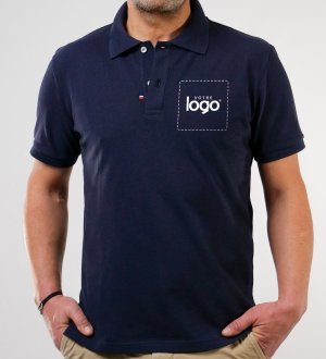 mannequin homme portant le Polo Pierrot unisexe personnalisable fabriqué en France  mannequin homme portant le Polo Pierrot unisexe personnalisable fabriqué en France