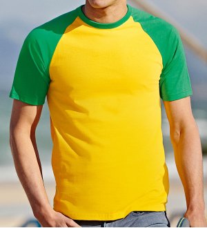 Le t-shirt SC61026 à manches raglan contrastées personnalisable en coloris Sunflower / Kelly Le mannequin homme porte le t-shirt SC61026 à manches raglan contrastées personnalisable en coloris Sunflower / Kelly