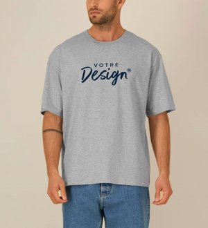 Le t-shirt décontracté unisexe mi-léger Breezer mannequin homme de face portant le Le t-shirt décontracté unisexe mi-léger Breezer