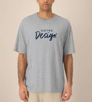 mannequin homme de face portant le T-shirt Blaker personnalisable mannequin homme de face portant le T-shirt Blaker personnalisable