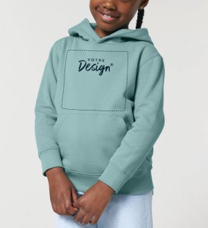 petite fille portant le sweat à personnaliser Mini Cruiser 2.0 dans le coloris Monstera petite fille portant le sweat à personnaliser Mini Cruiser 2.0 dans le coloris Monstera