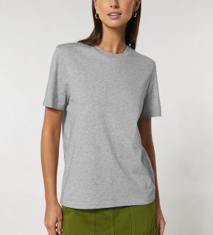 femme portant le t-shirt creator 2.0 à personnaliser en coloris heather grey