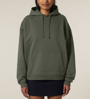 mannequin femme de face portant le sweat slammer 2.0 en khaki mannequin femme de face portant le sweat slammer 2.0 en khaki