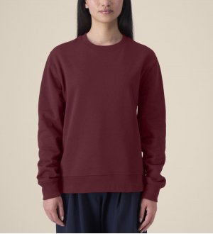 mannequin femme de face portant le Sweat Thinker personnalisable mannequin femme de face portant le Sweat Thinker personnalisable