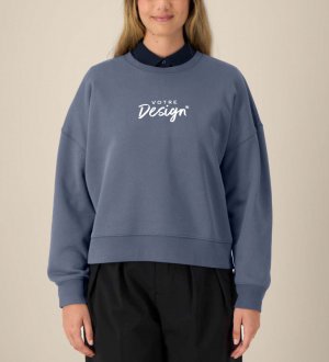 mannequin femme de face portant le Sweat Stella Alma personnalisable mannequin femme de face portant le Sweat Stella Alma personnalisable