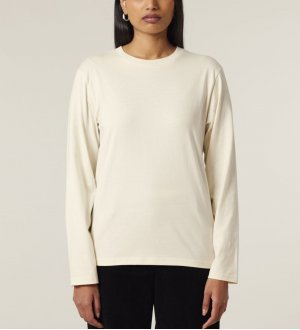 mannequin femme de face portant le t-shirt Creator 2.0 Long Sleeve en natural raw mannequin femme de face portant le t-shirt Creator 2.0 Long Sleeve en natural raw