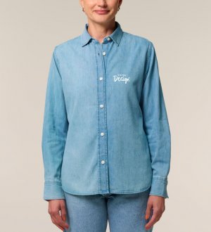 mannequin femme de face portant la Chemise Stella Denim personnalisable mannequin femme de face portant la Chemise Stella Denim personnalisable