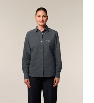 mannequin femme de face portant la Stella Oxford Shirt personnalisable mannequin femme de face portant la Stella Oxford Shirt personnalisable