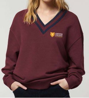 Sweat col V Sloaner en coloris Burgundy avec exemple d'impression sur le coeur Sweat col V Sloaner en coloris Burgundy avec exemple d'impression sur le coeur