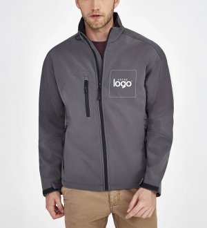 Veste Softshell Relax en coloris Anthracite avec exemple de logo imprimé Veste Softshell Relax en coloris Anthracite avec votre logo et zone de personnalisation