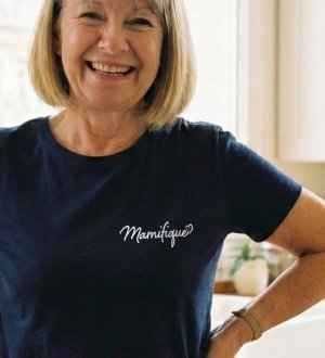 mannequin femme de face portant T-shirt femme Mamifique