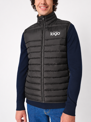 mannequin homme de face portant le Bodywarmer matelassé homme personnalisable mannequin homme de face portant le Bodywarmer matelassé homme personnalisable