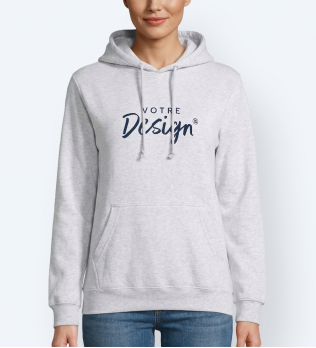 Mannequin femme de face portant le sweat condor à capuche unisexe en couleur gris chine Mannequin femme de face portant le sweat condor à capuche unisexe en couleur gris chine