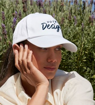 mannequin femme portant la casquette AUTHENTIC 5 PANEL CAP mannequin femme portant la casquette AUTHENTIC 5 PANEL CAP