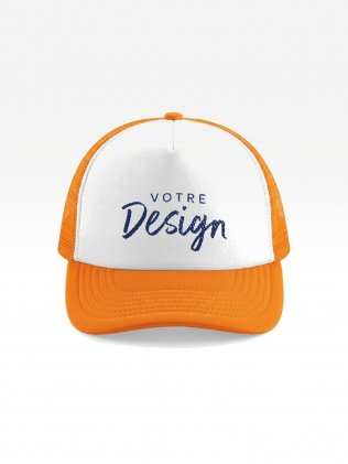 Exemple de marquage personnalisé sur la casquette trucker enfant BF64b en coloris Orange et blanc