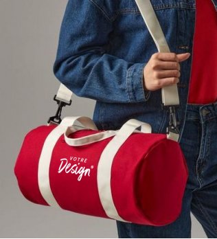 mannequin portant le Mini sac barrel personnalisable mannequin portant le Mini sac barrel personnalisable