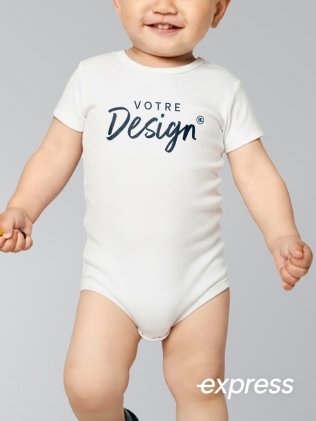 mannequin bébé de face portant le body bébé personnalisable