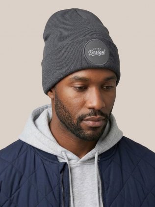 Bonnet empiècement rond personnalisable BF446 Grey (Graphite) porté, personnalisé avec votre design brodé sur le patch rond Bonnet empiècement rond personnalisable BF446 Grey (Graphite) porté, personnalisé avec votre design brodé sur le patch rond
