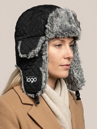 Chapka portée Grey / Black, personnalisée avec votre logo sur l'oreillette