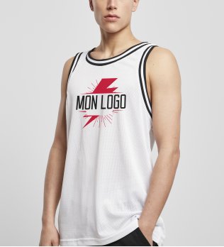 Débardeur pour homme style maillot de basket BY009 en coloris White avec un exemple de logo floqué Débardeur pour homme style maillot de basket BY009 en coloris White avec un exemple de logo floqué sur la poitrine