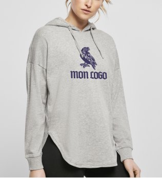 Sweat capuche oversized pour femme BY037 en coloris Grey avec un exemple de logo floqué sur la poitrine