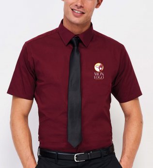 Exemple de logo floqué sur la chemise pour homme Broadway en coloris Bordeaux Exemple de logo floqué sur la chemise pour homme Broadway en coloris Bordeaux