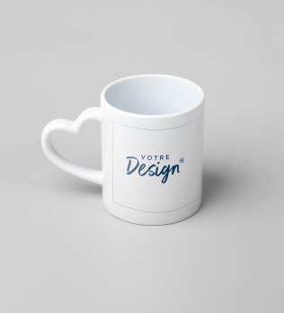 Mug blanc avec une anse en forme de coeur à personnaliser 