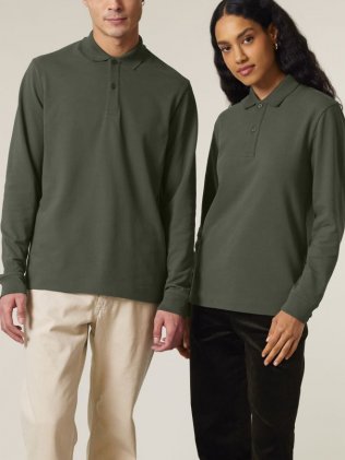 Homme et femme portant le Prepster 2.0 manches longues unisexe en coloris Khaki