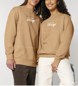 un homme et une femme portant le sweat unisexe changer 2.0 à personnaliser