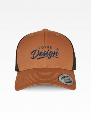 Mockup avec logo casquette trucker rétro bicolore à personnaliser Mockup avec logo casquette trucker rétro bicolore à personnaliser