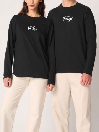 mannequins homme et femme portant le T-shirt unisexe Basic Personnalisable mannequins homme et femme portant le T-shirt unisexe Basic Personnalisable