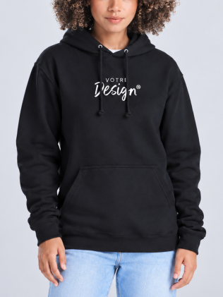 Mannequin femme de face portant le sweat à capuche JH001 en coloris jet black avec votre design dans la zone de personnalisation