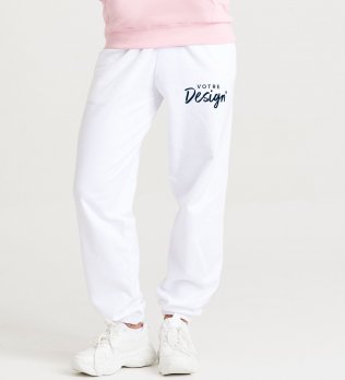 mannequin femme portant le Pantalon de jogging personnalisable