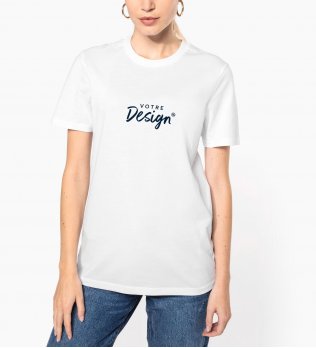 mannequin femme de face portant le T-shirt col rond manches courtes unisexe personnalisé