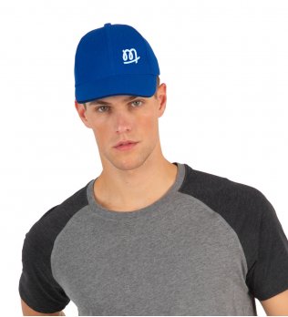 Casquette bleu en maille piquée personnalisée avec un logo porté