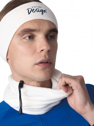 mannequin homme de face portant le Bandeau polaire personnalisable