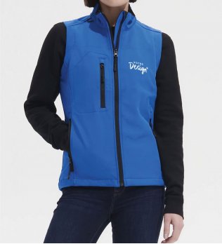 mannequin femme de face portant la Softshell femme sans manches personnalisable