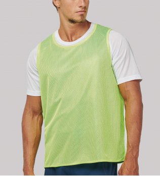 Homme portant le chasuble PA042 sans logo