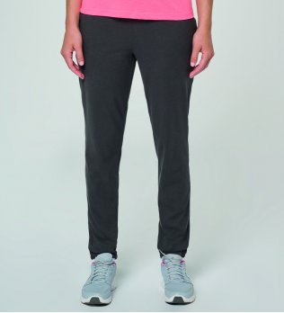 Pantalon de jogging PA186 porté par une femme